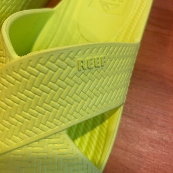Reef Women's Water Xslide Lime Size 9. Beach Neon - Picture 5 of 8